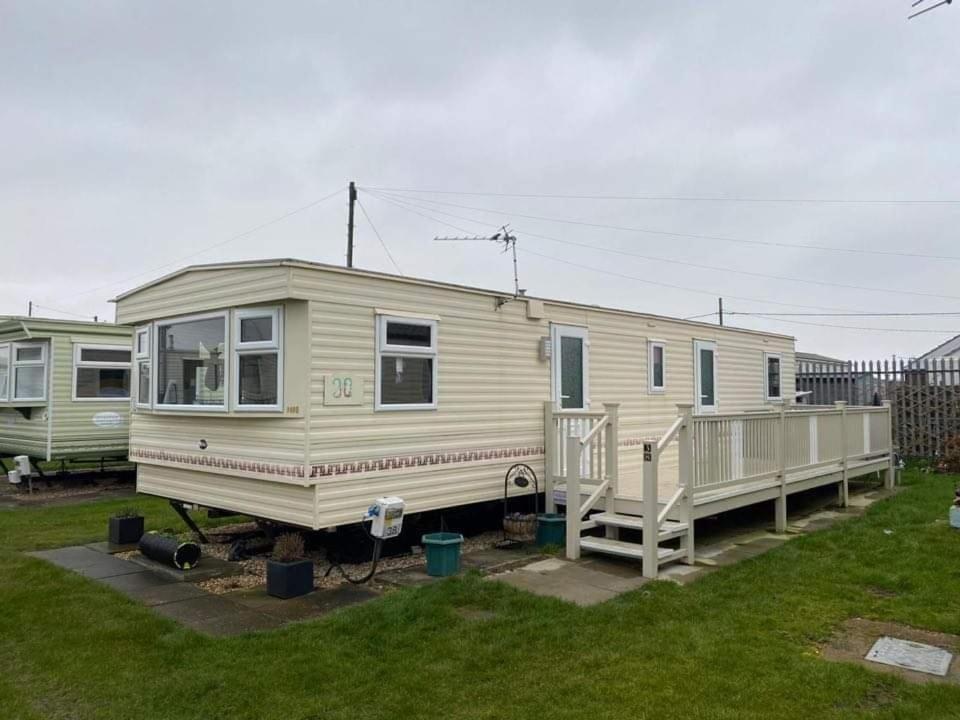 Готель 8 Berth Sealands Інголдмеллс Екстер'єр фото