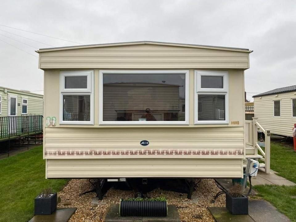 Готель 8 Berth Sealands Інголдмеллс Екстер'єр фото