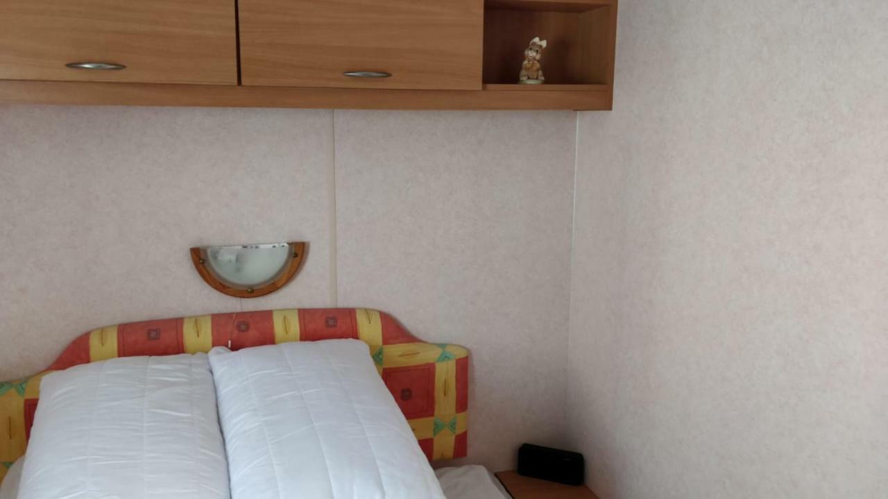 Готель 8 Berth Sealands Інголдмеллс Екстер'єр фото